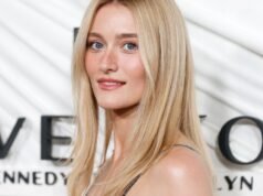 莎拉皮金 (Sarah Pidgeon) 穿著卡洛琳貝塞特甘迺迪 (Caroline Bessette Kennedy) Cryptographic 香水