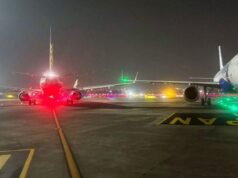 印度航空之翼、靛藍號噴氣式飛機降落在孟買機場