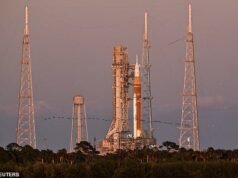 隨著美國宇航局再次推遲其登月任務,陰謀論在網上重新點燃——一位懷疑論者稱“這不會發生”