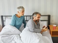 心理治療師揭示了一些看似無害的新習慣,如果你的伴侶採用了這些習慣,應該敲響警鐘——以及它們的真正意義