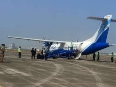 廁所內發現威脅字條後,靛藍航空航班發生炸彈恐慌