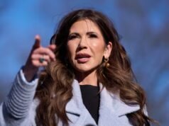 法官裁定美國剝奪 35 萬海地人合法身份的計劃不成立,諾姆和特朗普指出“種族敵意”