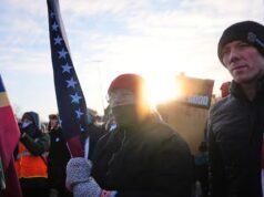 抵抗運動編織者擁抱“融化 ICE”模式,紅帽子席捲美國