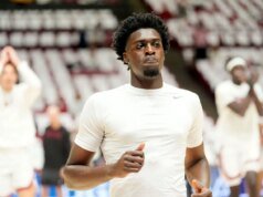 查爾斯·貝迪亞科 (Charles Bediako) 在阿拉巴馬州被裁定無參賽資格後,NCAA 球迷發表了自己的看法