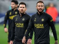 內馬爾向梅西的兒子們贈送桑托斯10號球衣