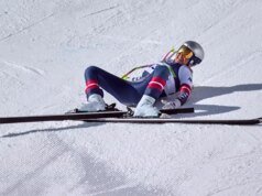 林賽·沃恩在奧運受傷後在醫院等待手術。