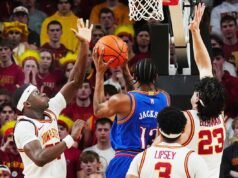 8號堪薩斯大學的達林彼得森應該休息以面對俄克拉荷馬州立大學