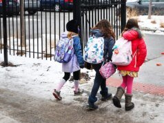 校園激進通訊:因兩個字的貼文引起芝加哥「種族主義隔離」沉默而失業的老師