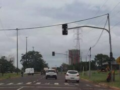 João Arinos 大道上的交通燈熄滅,造成事故