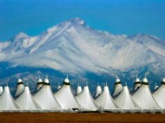 DIA 航班因強風延誤、取消