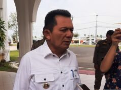 廖內群島省政府在林加經營一個價值 27 億印尼盾的浮動碼頭。