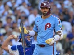 費城人裁掉尼克·卡斯特拉諾斯,合約還剩 2000 萬美元