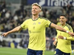 薩姆·蘇里奇梅開二度,幫助納許維爾擊敗新英格蘭隊開啟新賽季