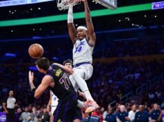 保羅·班切羅 (Paolo Banchero) 在魔術隊艱難戰勝湖人隊的比賽中拿下 36 分