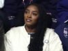 西蒙·拜爾斯 (Simone Biles) 和她的丈夫喬納森·歐文斯 (Jonathan Owens) 出席