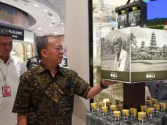 科斯特要求在機場商店購買更多巴厘島方舟產品