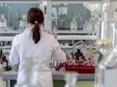 男女工資停滯在每年5200枚硬幣左右