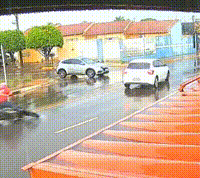 摩托車手在格蘭德角滑倒