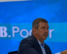 Riedel在2026年選舉中支持右翼並排除第三條路