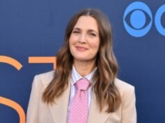 德魯·巴里摩爾在飛機上談論性愛並加入 Mile High Club