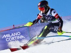 米凱拉·希夫林 (Mikaela Shiffrin) 在女子迴轉比賽中奪得金牌,打破了奧運乾旱
