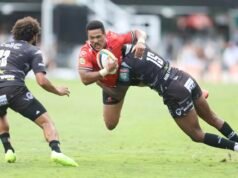 URC表示:高空飛行的鯊魚捕食獅子