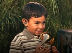 壞兔子超級碗半場表演中獲得格萊美獎的男孩並不是被 ICE 抓走的孩子