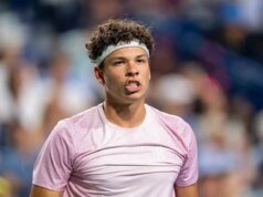 本·謝爾頓的比賽變得混亂,因為對手威脅要放棄球迷的行為