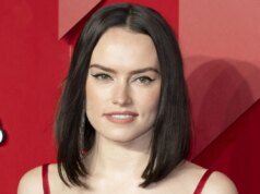 《星際大戰》演員黛西雷德利透露了神秘的新拍攝更新