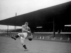 為什麼博比·查爾頓爵士感覺自己不如巴斯比寶貝鄧肯·愛德華茲