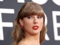 泰勒絲 (Taylor Swift) 素顏慶祝她職業生涯的重大里程碑