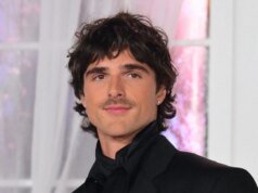 雅各布·阿爾瓦迪因洗澡時受傷被送往醫院