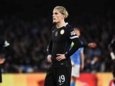 加里·內維爾在曼聯退出六個月後分享了亞歷杭德羅·加納喬的判決,“人們在質疑……”