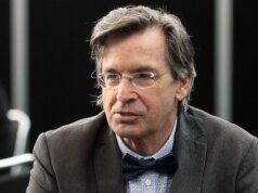 表彰羅伯特·卡拉丁執導的《麗茲·麥奎爾》中的女演員哈莉·托德。