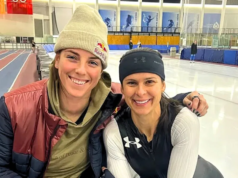 美國隊希拉蕊奈特在告別冬奧前提供速滑運動員