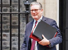 愛潑斯坦的爆料使英國首相斯塔默的領導地位面臨風險