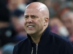 這位利物浦球員無視球迷對令人垂涎的右後衛位置的呼聲,再次被這個位置敲詐。