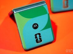 摩托羅拉 Razr FIFA 版本現已上市,售價 699 美元,免費 Moto Tag