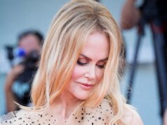 妮可基嫚 (Nicole Kidman) 在沒有基斯厄本 (Keith Urban) 陪伴的第一個情人節期間在床上擺姿勢