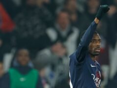 路易斯向恩里克·登貝萊投降