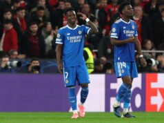 維尼修斯聲稱對手對他進行種族侮辱後,馬德里與本菲卡的比賽被叫停