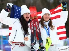 美國隊獲得混合滑雪銅牌;米凱拉·希弗林 (Mikaela Shiffrin) 錯過領獎台