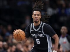 卡斯爾砍下40分三雙帶領馬刺隊戰勝小牛隊