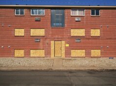 受損的 Edge of Lowry 公寓業主和解奧羅拉 (Aurora) 訴訟並同意出售