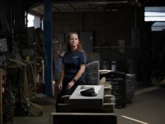 野馬隊繼續在伯納姆場附近收購體育場