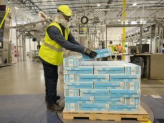 需求如此強勁,菲利普莫里斯迅速在奧羅拉建廠