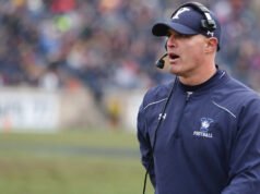 耶魯大學主教練托尼·雷諾因健康原因在執教14個賽季後辭職