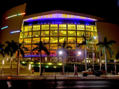 最年輕的UFC冠軍簽署協議,首次衛冕冠軍將在邁阿密迎戰熱門球隊