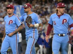 由於其他 29 支球隊的貿易興趣為零,費城人隊禁止價值 1 億美元的老將參加春訓