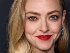 阿曼達·塞弗里德分享了一部“圖形”電影的細節,其中包括“假臀部”